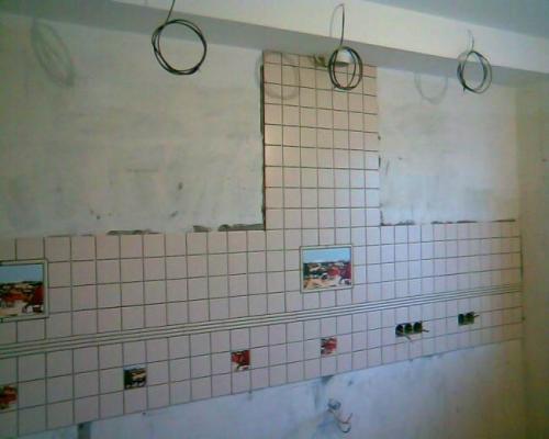 Кухня с балками на потолке. Классическая кухня из массива 10 кв.м. с потолочными балками