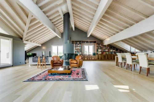 Как сделать потолок с балками. Потолок с балками – современные дизайнерские решения, идеи декора и варианты оформления