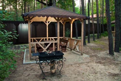 Проекты дачных беседок с барбекю. Беседка с мангалом: обустраиваем место для хорошего отдыха