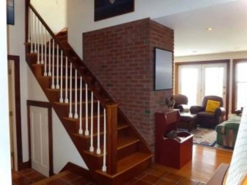 Лестница между этажами. Изготовление межэтажных лестниц для коттеджей: нюансы строительства и красивые примеры 01 Лестница между этажами. Изготовление межэтажных лестниц для коттеджей: нюансы строительства и красивые примеры 01