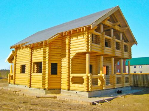 Дом из обычного бревна картинки. Красивые дома из оцилиндрованного бревна — стили, особенности дизайна, варианты оформления и украшения (135 фото)