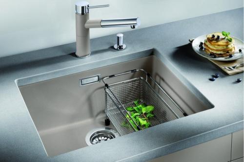 Эргономичные раковины на кухне 03