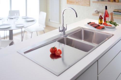 Эргономичные раковины на кухне 02