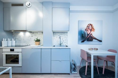 Функциональный дизайн однокомнатной квартиры площадью 25 кв. м 08