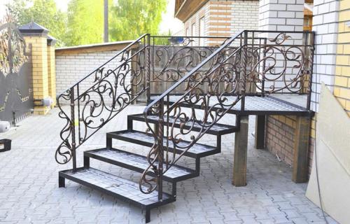 Чертеж крыльца из металла. Как сделать лестницу на крыльцо своими руками?