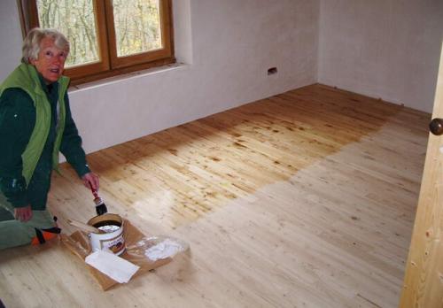 Покрытие для деревянного пола в доме. Полы в деревянном доме: наиболее подходящие варианты 13 Покрытие для деревянного пола в доме. Полы в деревянном доме: наиболее подходящие варианты 13