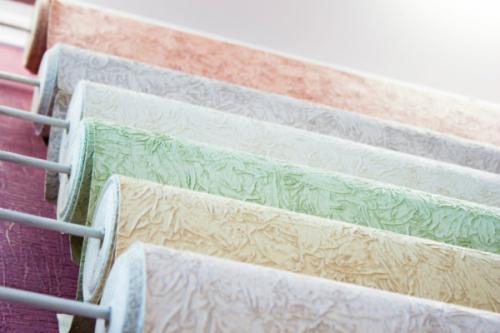 Можно на старые обои клеить новые. Поклейка обоев на старые обои: преимущества 13