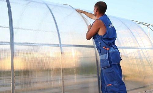 Как стыковать поликарбонат на теплице?