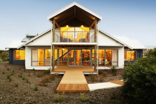 Как совместить интерьер и экстерьер в двухэтажном доме. Частные загородные коттеджи в современном стиле