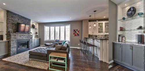 Как совместить интерьер и экстерьер в двухэтажном доме. Частные загородные коттеджи в современном стиле