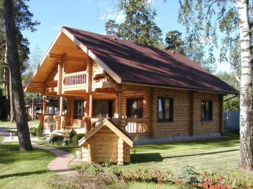 Дом для дачи и сада. Единство стилевого решения дома и окружающего его сада