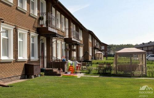 Как разместиться в двухкомнатной квартире с тремя детьми. Про жилполощадь с тремя детьми)