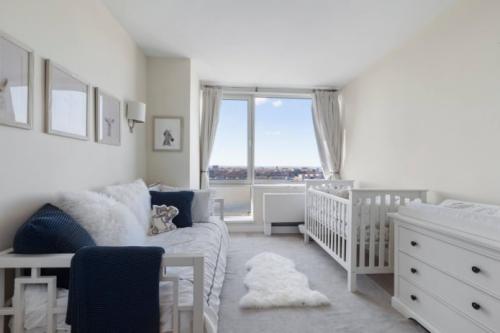 Дизайн однокомнатной квартиры для семьи с двумя детьми. Детская зона 26