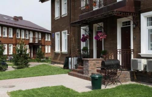 Как разместиться в двухкомнатной квартире с тремя детьми. Про жилполощадь с тремя детьми)