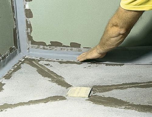 Как выровнять поверхность под укладку пола в ванной комнате. Порядок работ при выравнивании пола