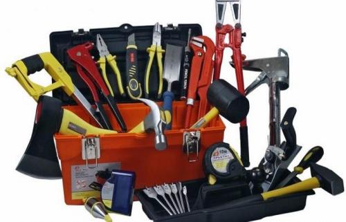 Как положить лаги на неровный бетонный пол?