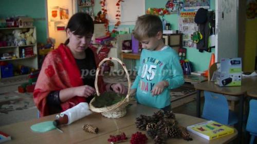 Ёжик из бутылки и шишек: креативная поделка своими руками 12