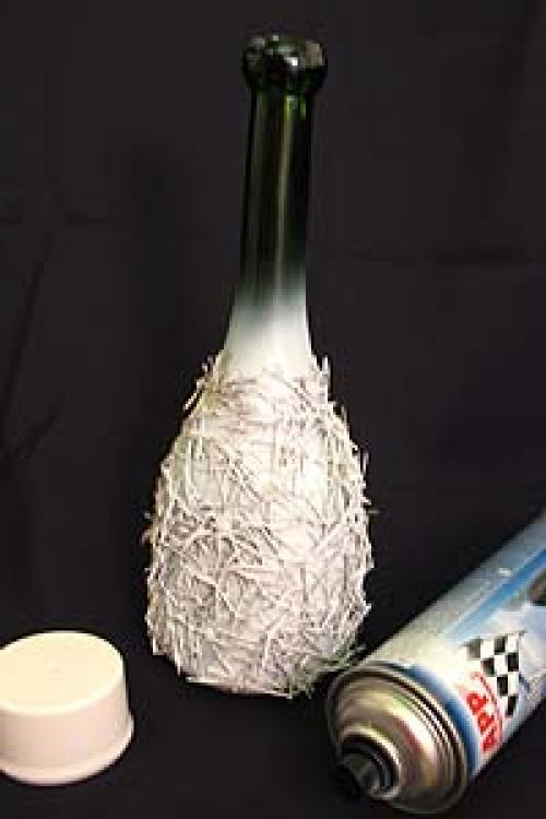 Как крепить иголки к бутылке.