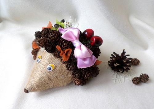 Какие материалы, кроме пластиковых бутылок, необходимы для создания ежика. Удивительное рядом: мастер-классы по изготовлению поделки «Ёжик из шишек»