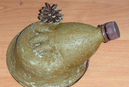 Сколько времени занимает создание ёжика из бутылки и шишек. Милый еж на поляне