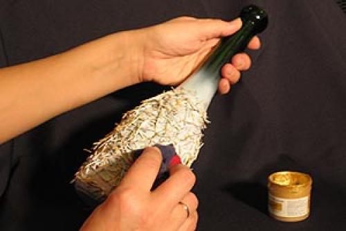 Как крепить иголки к бутылке.