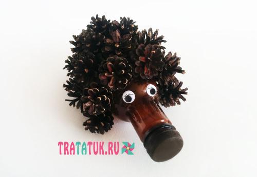 Как правильно подготовить пластиковую бутылку для изготовления ёжика. Как сделать ежика из бутылки и шишек?