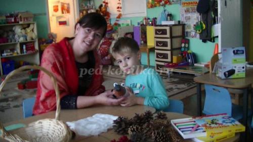 Ёжик из бутылки и шишек: креативная поделка своими руками 01