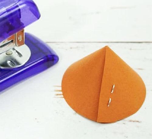 Как сделать носик и глаза у ежика. Удивительное рядом: мастер-классы по изготовлению поделки «Ёжик из шишек»