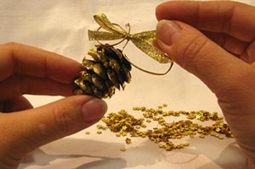 Как крепить иголки к бутылке.