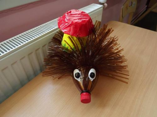 Какие материалы нужны для создания ёжика из пластиковой бутылки. Ёжик из пластиковых бутылок. Мастер-класс