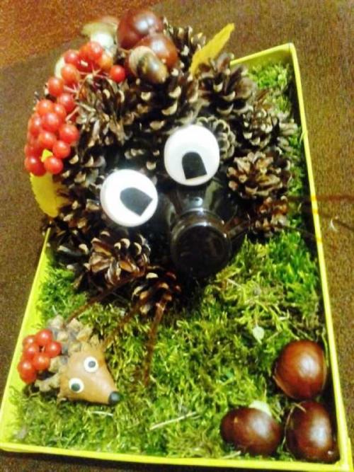 Какие дополнительные детали можно добавить к ежику. Ёжик из шишек