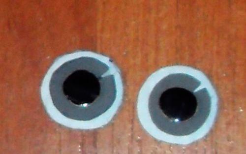 Как выбрать подходящую пластиковую бутылку для ёжика. Милый еж на поляне