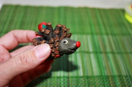 Как изготовить ножки и руки для ежа. Поделка ежик — фото обзор лучших поделок для сада и школы. Инструкция, как сделать своими руками из шишек, семечек, бумаги и пластилина