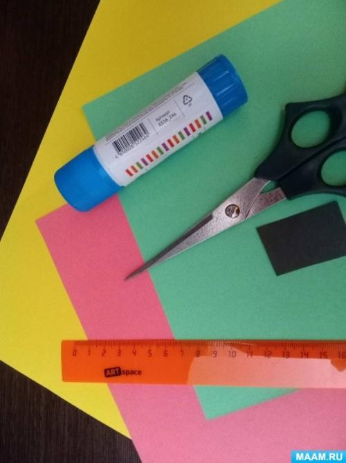 Как склеить части ежика вместе. Детский мастер-класс по изготовлению поделки «Ежик» из цветной бумаги