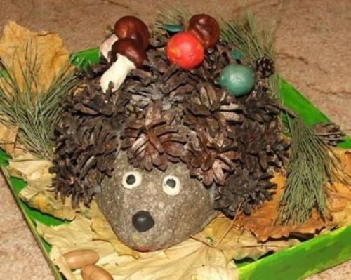 Ежик из пластиковой бутылки своими руками. Как сделать ежика из шишки: различные варианты поделки