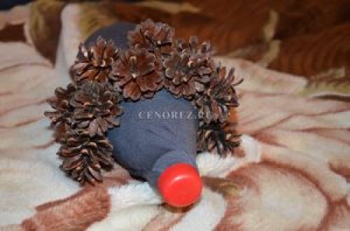 Как правильно сформировать тело ежа из бутылки. Ежик из пластиковой бутылки