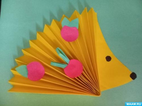 Как склеить части ежика вместе. Детский мастер-класс по изготовлению поделки «Ежик» из цветной бумаги