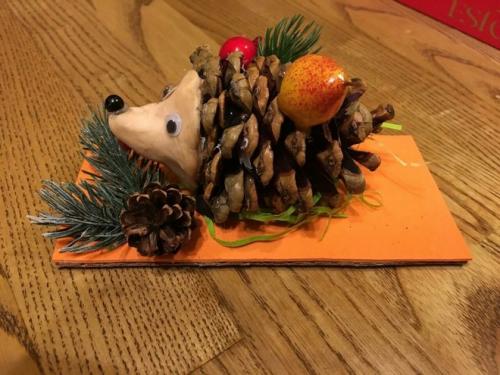 Как можно украсить ежика из бутылки дополнительными деталями. Поделка Ежик своими руками: 100 идей