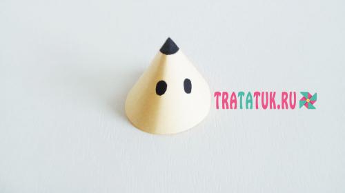 Как сделать нос и глаза ёжика. Ежик из бумаги пошагово