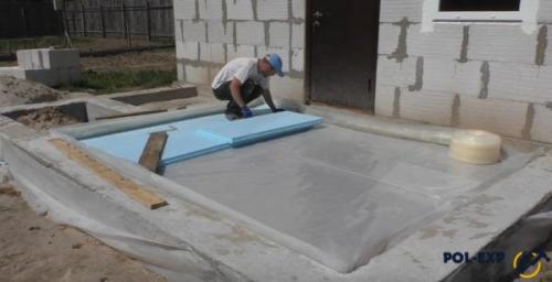 Как сделать черновой пол в кирпичном доме. Черновая стяжка из цементно-песчаной смеси – пошаговая инструкция