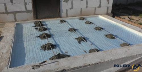 Как сделать черновой пол в кирпичном доме. Черновая стяжка из цементно-песчаной смеси – пошаговая инструкция