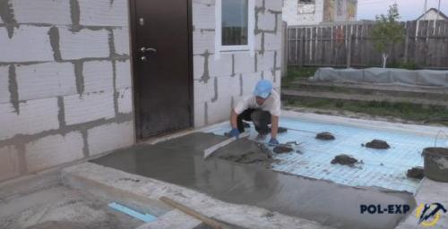 Как сделать черновой пол в кирпичном доме. Черновая стяжка из цементно-песчаной смеси – пошаговая инструкция