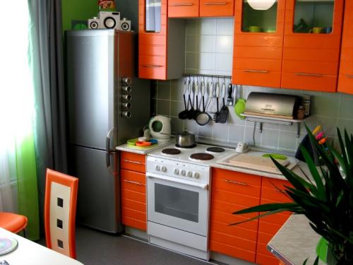 Угловая кухня 2 на 2 с холодильником. Оптимизируем интерьер кухни 2 на 2