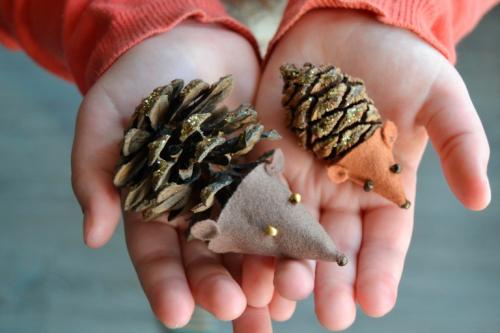Как использовать идею ежика из пластиковой бутылки в образовательном процессе. Ежик из еловых и сосновых шишек —, как сделать поделку в детский сад или школу. Мастер-классы и идеи