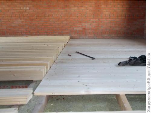 Как обеспечить удобство и комфорт при ходьбе по полом в деревянном доме. Как обеспечить нужное направление досок пола в дачном доме