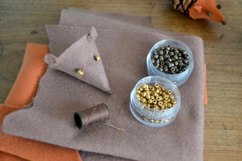 Как сделать простого ёжика своими руками. Как сделать ежика: детские поделки из разных материалов