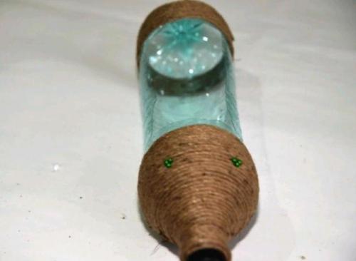 Ёжики из пластиковых бутылок: мастер-класс по созданию оригинальных поделок 28 Ёжики из пластиковых бутылок: мастер-класс по созданию оригинальных поделок 28