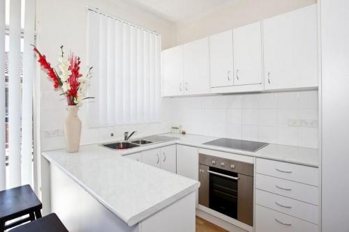 Кухонный гарнитур для маленькой кухни 6 кв м. Кухня 6 м2: красивые идеи дизайна (90 фото)