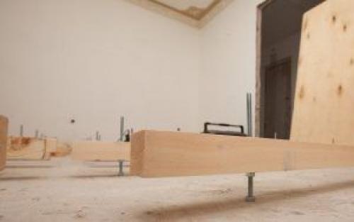 Как правильно установить лаги для пола. Варианты крепежей лаг