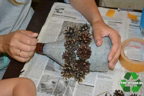 Какие материалы нужны для создания поделки ежика из бутылки. Ежик из шишек и бутылки